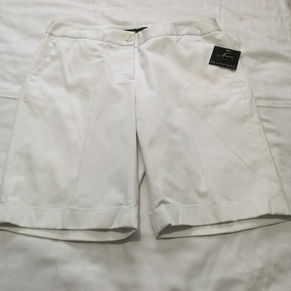 Naomi - Bermuda Shorts - Picture 1 of 4